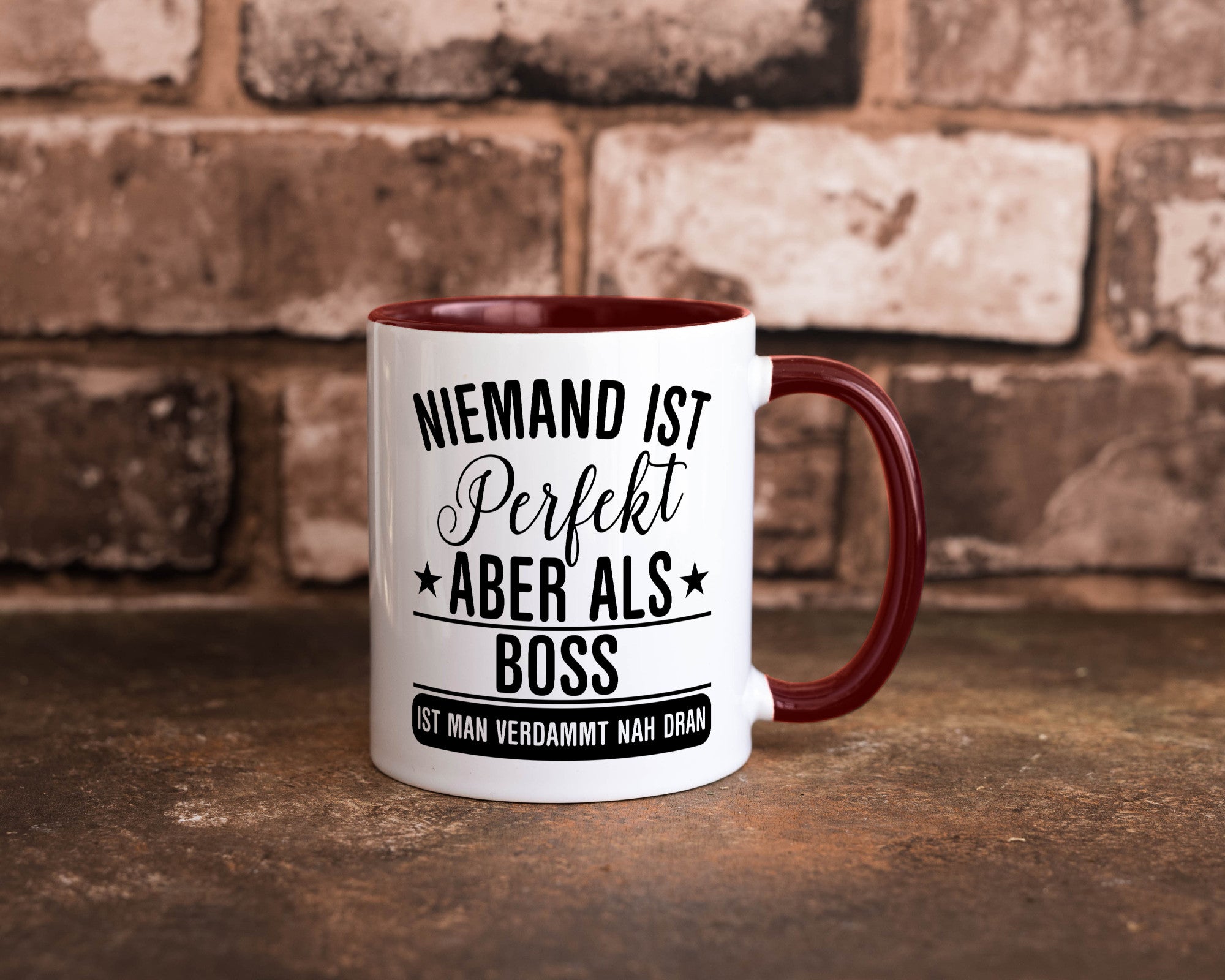 Verdammt nah dran: Boss | Führungskraft Vorgesetzter Humor Geschenkidee Tasse