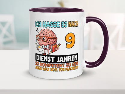 9 Dienstjahre | Arbeit Kompetent Humor Kollegen Büro Geschenkidee Tasse