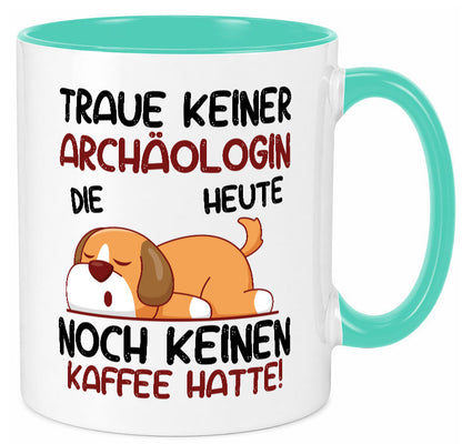 Traue keiner Archäologin| Archäologie | Forscherin lustiger Spruch Geschenk Tasse