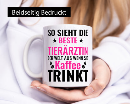 Kaffee trinkt: Tierärztin | Mediziner Tiermedizin lustig Tierliebhaber Humor