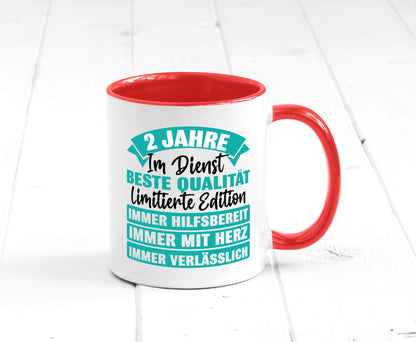 2 Jahre im Dienst | Jubiläum Arbeit v2 Geschenk Kollegen Büro lustiger Spruch Tasse