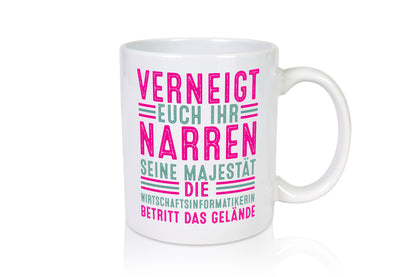 Verneigt euch: Wirtschaftsinformatikerin v2 Geschenk Humor Geschenkidee