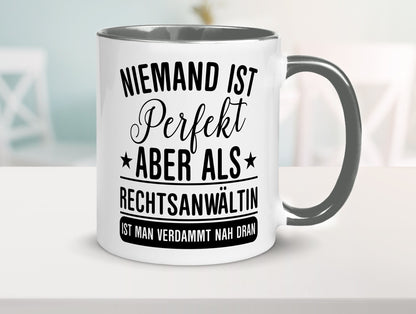 Verdammt nah dran: Rechtsanwältin | Jurstin Anwältin lustiger Spruch Geschenk