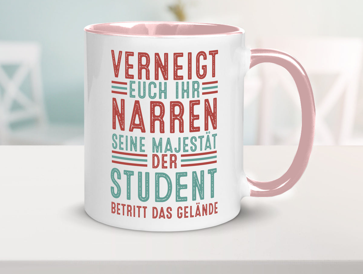 Verneigt euch: Student | Universität Uni Studium Geschenkidee Humor Tasse