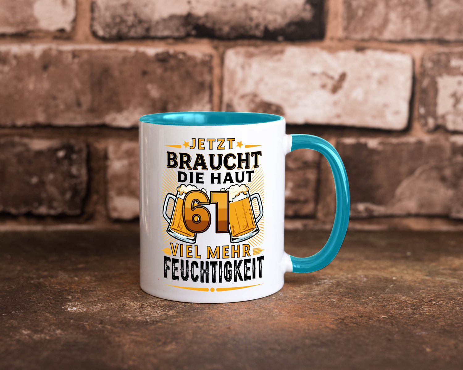 61 braucht die haut mehr Feuchtigkeit | 61. Geburtstag Geschenkidee Humor Tasse