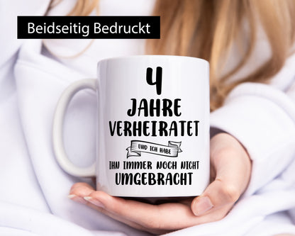 4 Jahre Verheiratet, immer noch am Leben! Geschenkidee Humor Tasse