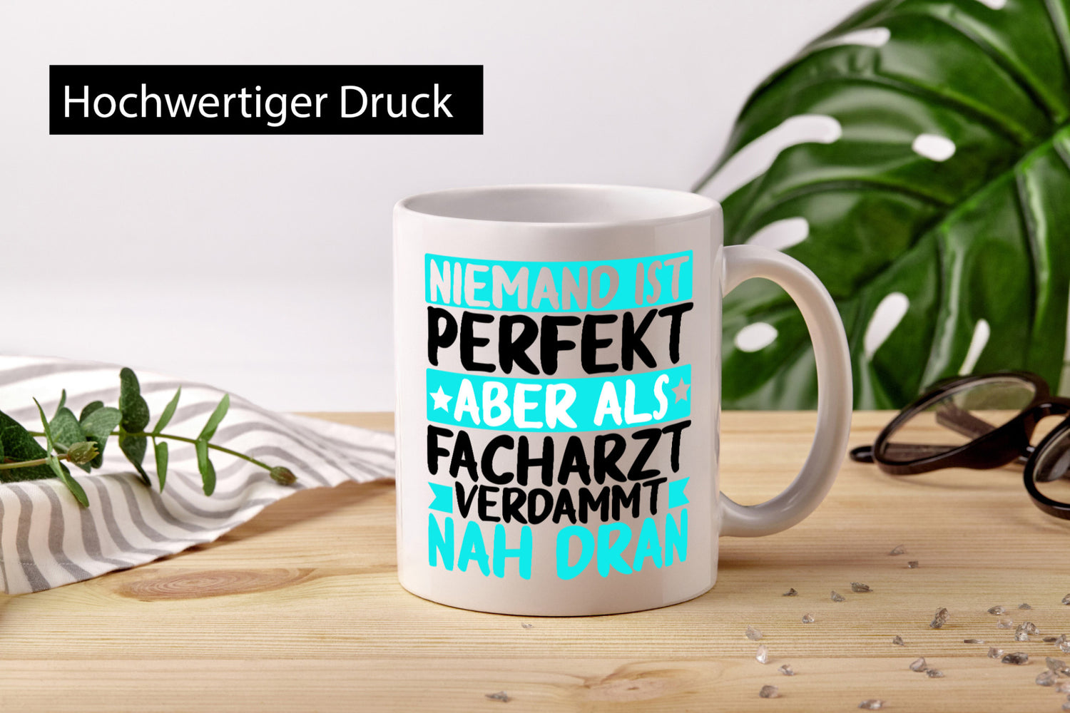 Niemand ist perfekt | Facharzt Ärzte Selbstbewusst Humor Geschenkidee Tasse
