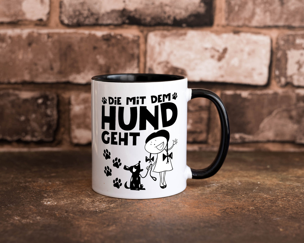 Die mit dem Hund geht | Hundeliebhaber Geschenk Tierliebhaber Humor lustiger Tasse