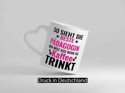 Kaffee trinkt: Pädagogin | Pädagogik Humor Geschenkidee Tasse