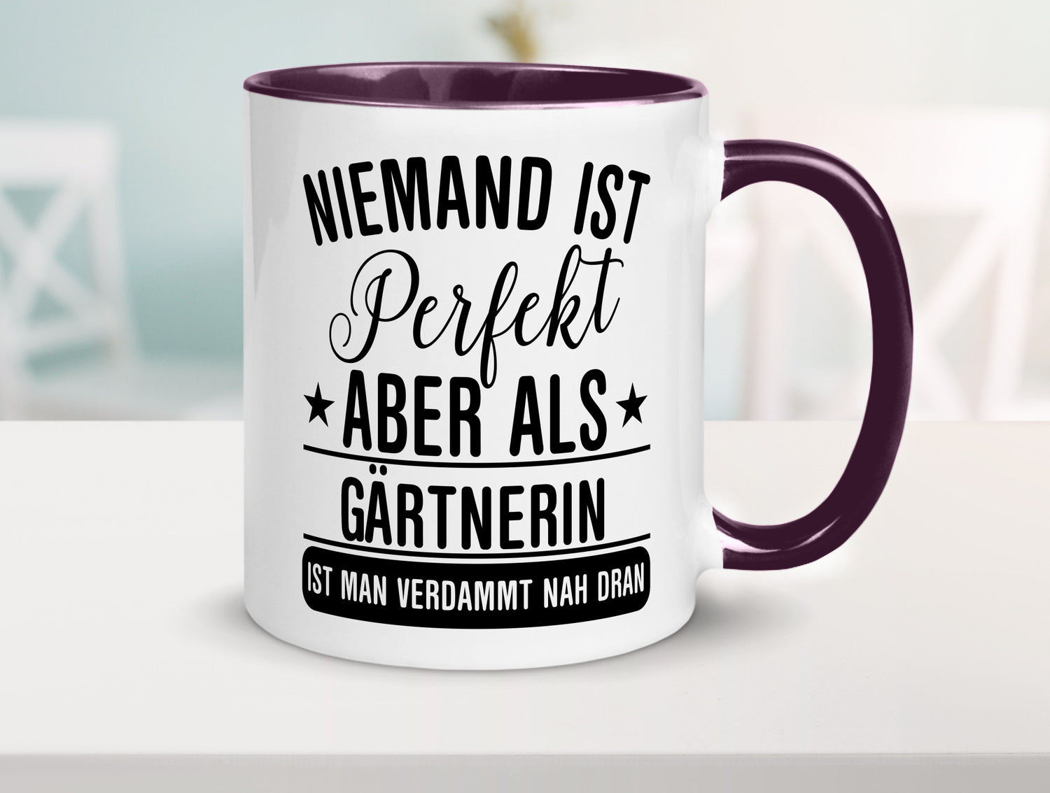 Verdammt nah dran: Gärtnerin | Gartenbau lustig Humor Geschenkidee Geschenk