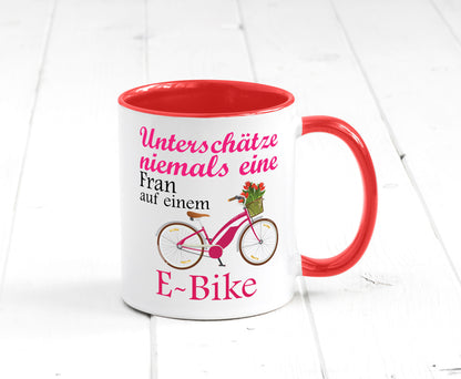 Unterschätze niemals eine Frau | E-Bike Sport Rad fahren lustig Humor