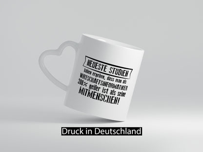 Neuste Studien: Wirtschaftsinformatiker | Wirtschaft Geschenkidee Humor Tasse