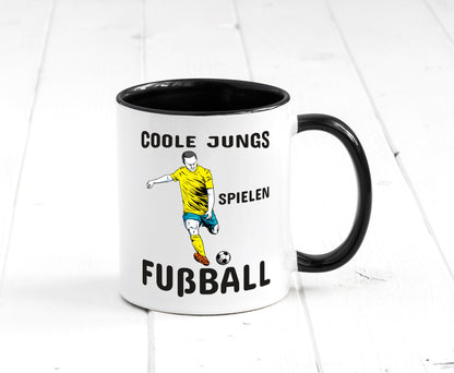 Coole Jungs spielen Fußball | Fußballer Tasse Junge lustiger Spruch Geschenk