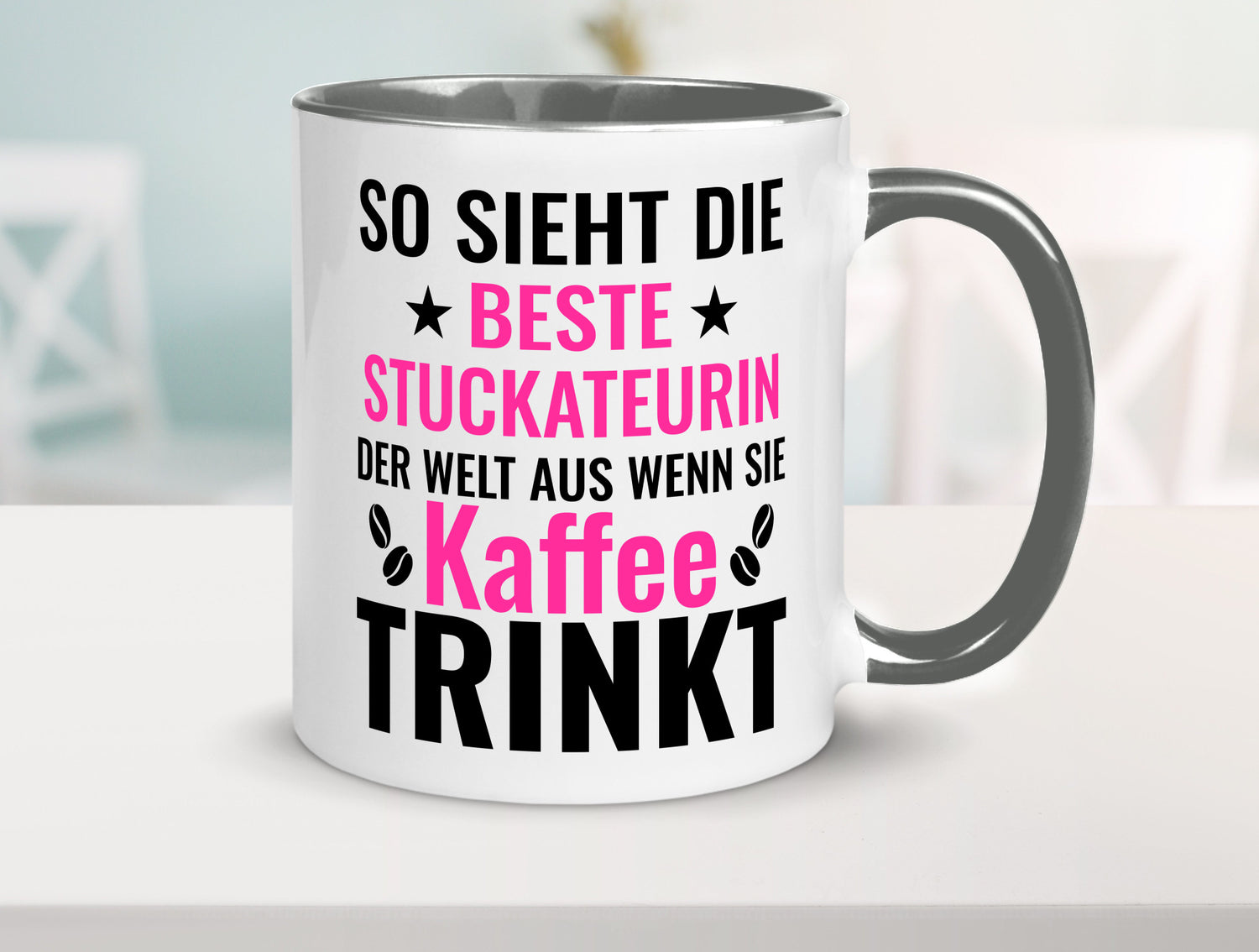 Kaffee trinkt: Stuckateurin | Innenausbau Geschenk Humor Geschenkidee lustiger