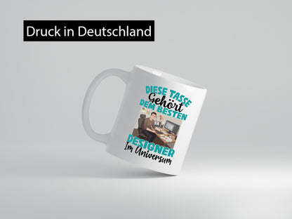 Im Universum: Designer Beruf | Mode lustig Arbeit Kollegen Büro Geschenk Tasse