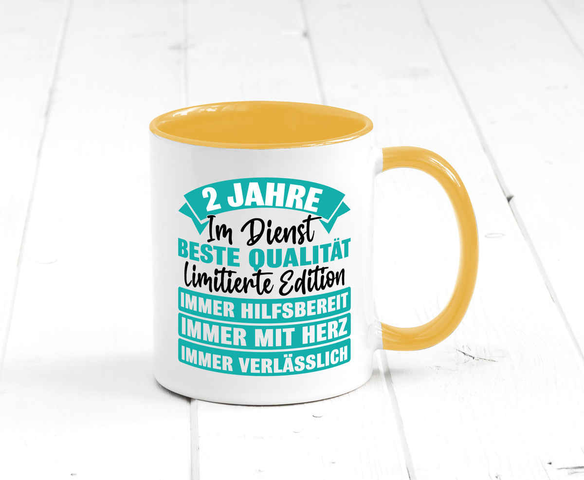 2 Jahre im Dienst | Jubiläum Arbeit v2 Geschenk Kollegen Büro lustiger Spruch Tasse