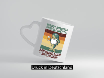 Nur gut aussehen reicht nicht | Angler Biertrinker lustig Humor Geschenkidee