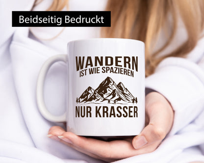 Wandern wie spazieren, nur krasser | Gebirge Bäume Geschenk Humor Geschenkidee