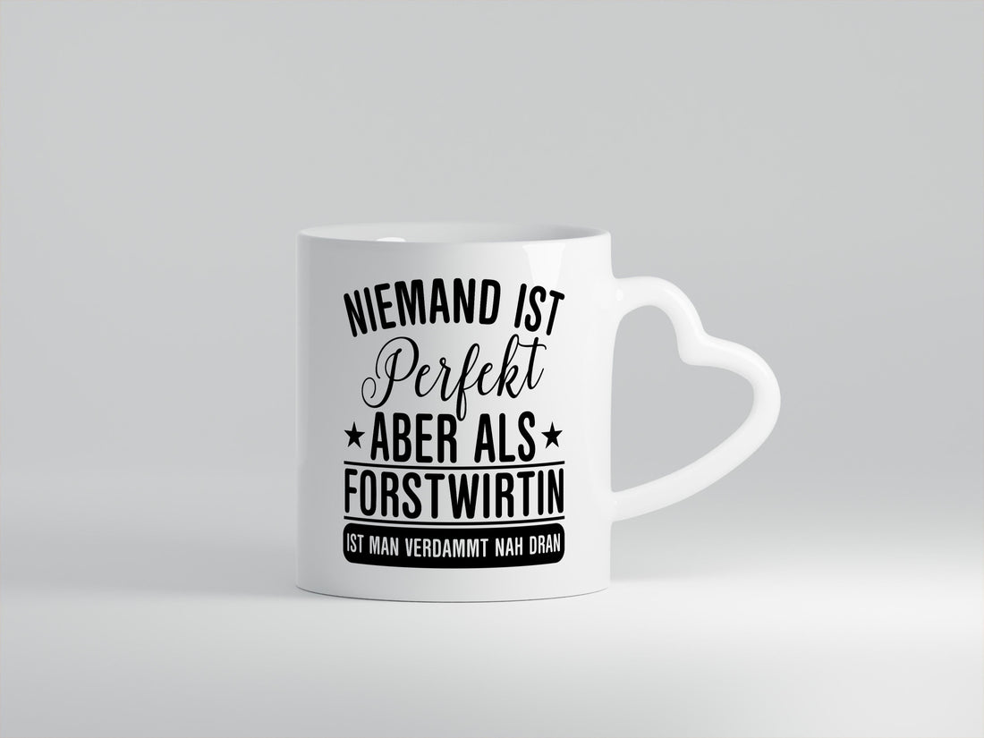 Verdammt nah dran: Forstwirtin | Forst Wirtin Geschenkidee Humor Tasse