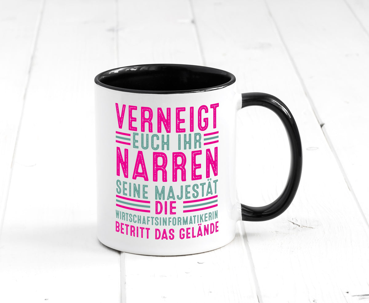 Verneigt euch: Wirtschaftsinformatikerin v2 Geschenk Humor Geschenkidee Tasse