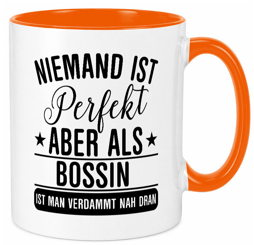 Verdammt nah dran: Bossin | Führungskraft Vorgesetzte Humor Geschenkidee Tasse
