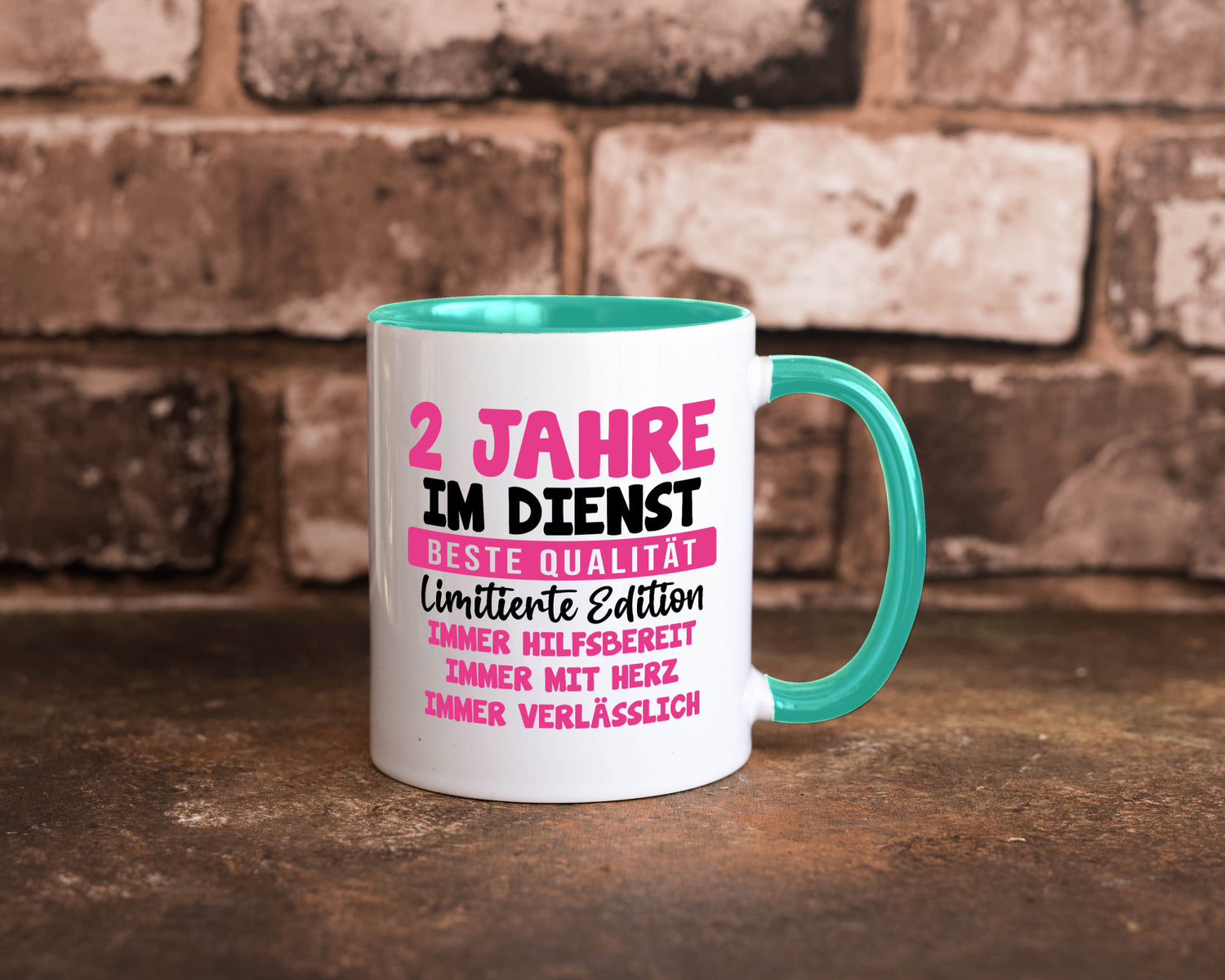 2 Jahre im Dienst | Jubiläum Arbeit v10 lustig Kollegen Büro Geschenk Tasse