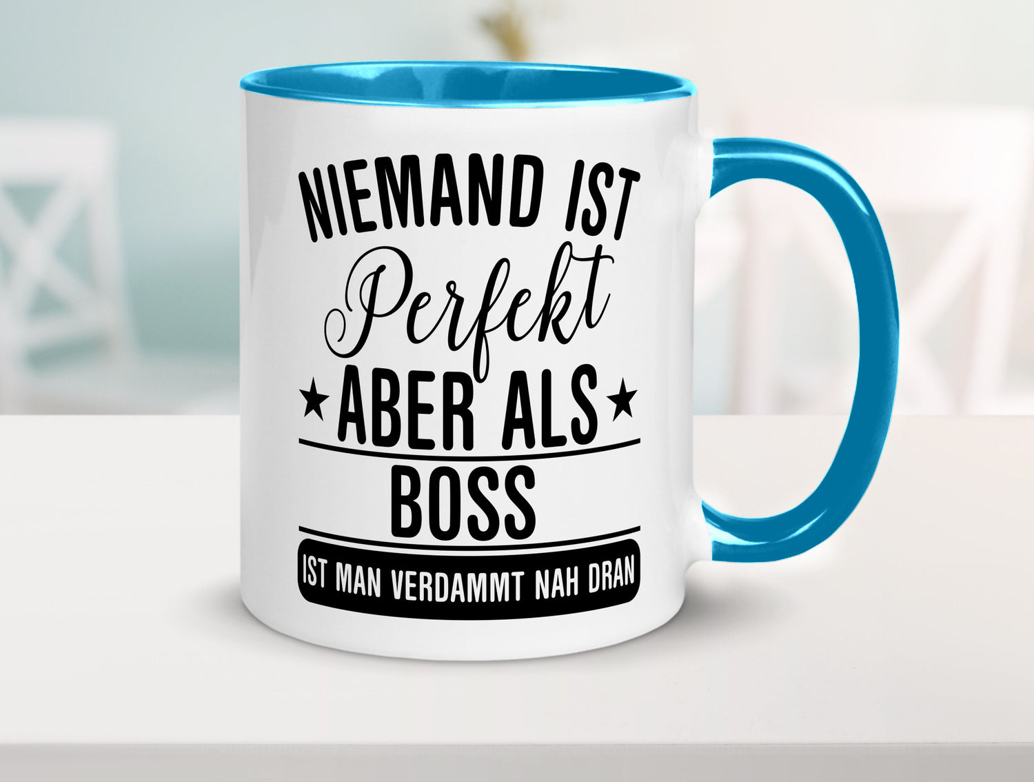 Verdammt nah dran: Boss | Führungskraft Vorgesetzter Humor Geschenkidee Tasse