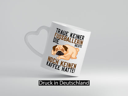 Traue keiner Fußballerin | Kaffee Hund Sportlerin lustiger Spruch Geschenk