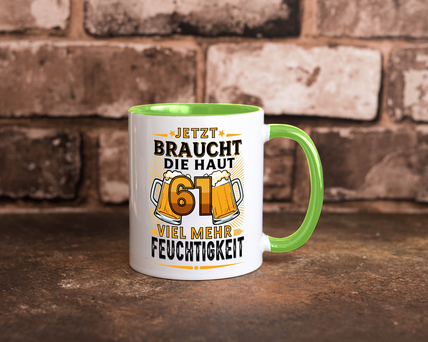 61 braucht die haut mehr Feuchtigkeit | 61. Geburtstag Geschenkidee Humor Tasse