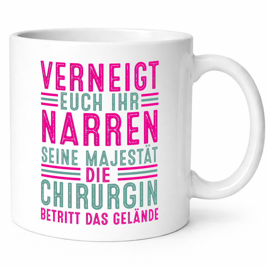Verneigt euch: Chirurgin | Chirurgie Krankenhaus v2 Geschenkidee Humor Tasse