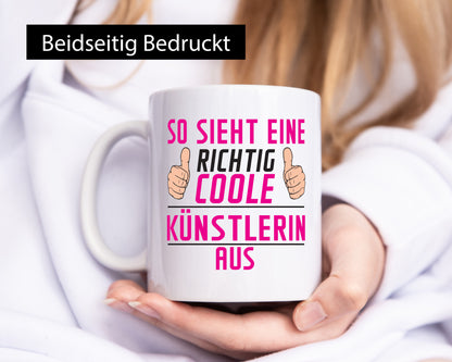 Richtig Coole Künstlerin| Spruch lustig | Kunst Geschenkidee Humor Tasse