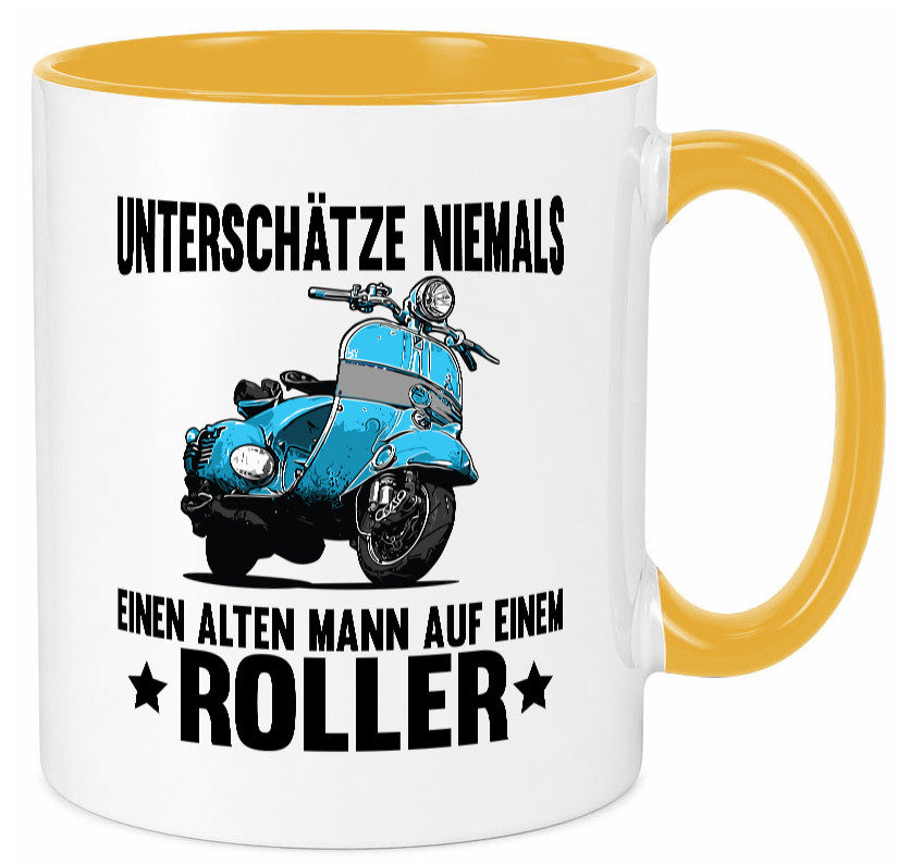 Unterschätze niemals einen alten mann auf einem Roller Humor Geschenkidee Tasse