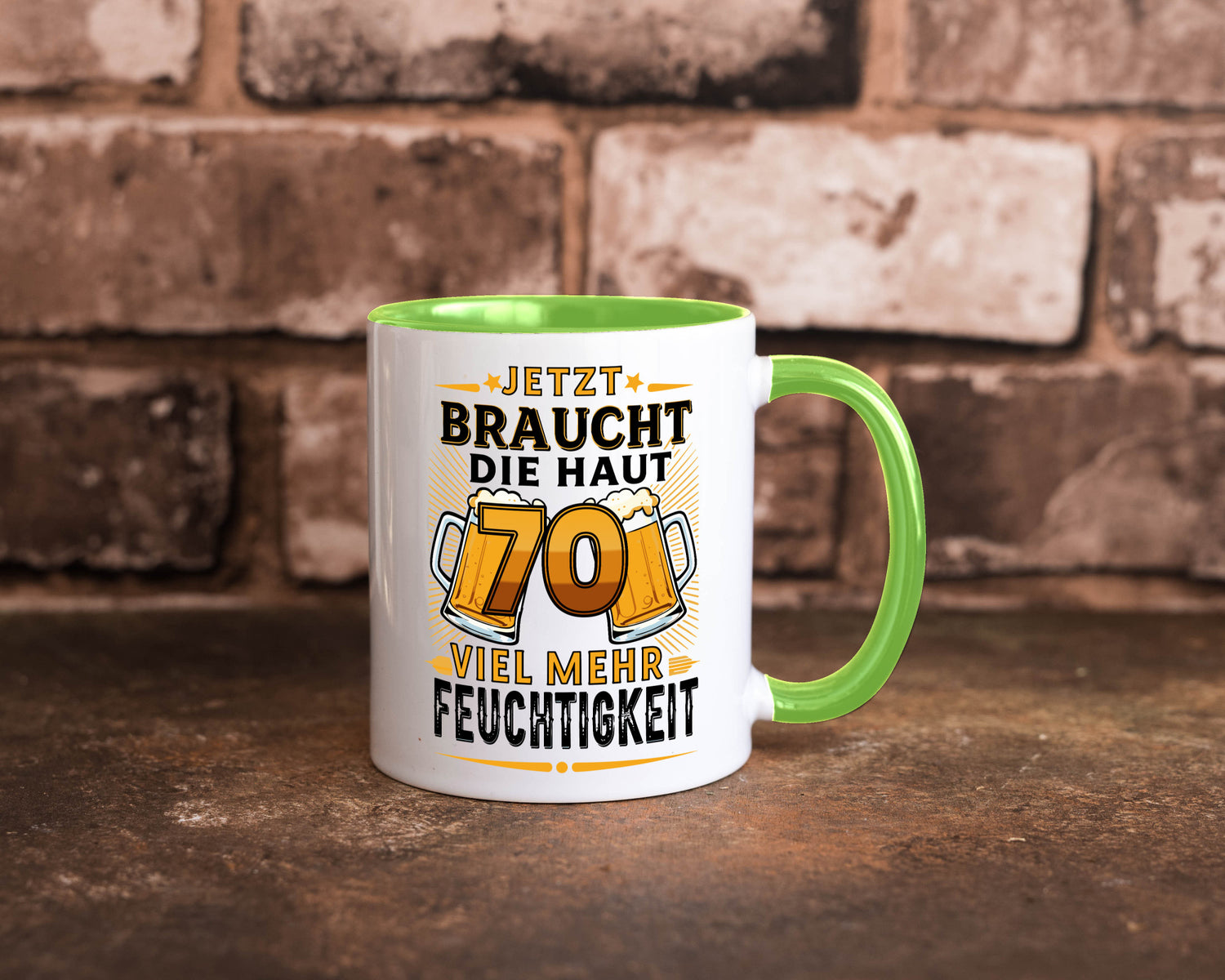 70 braucht die haut mehr Feuchtigkeit | 70. Geburtstag Humor Geschenkidee Tasse