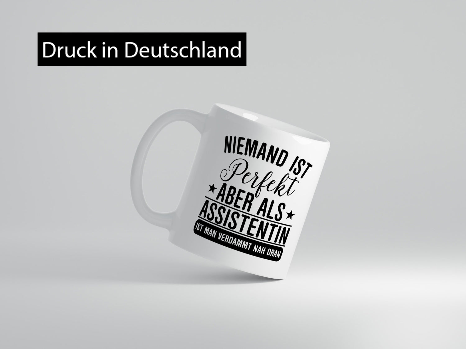 Verdammt nah dran: Assistentin | Assistenz Hilfskraft lustiger Spruch Geschenk