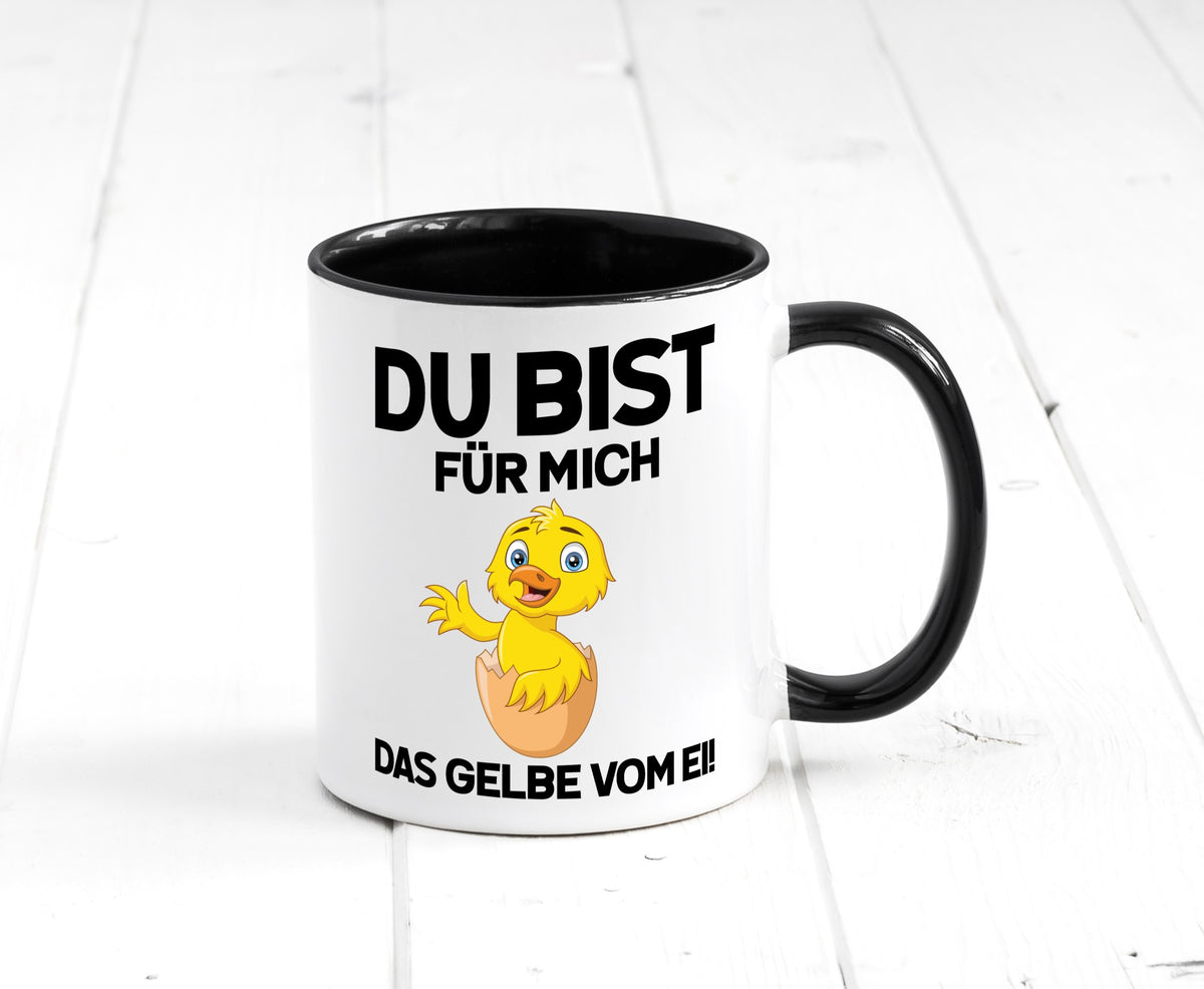 Das Gelbe vom Ei | süßes Küken Eierschale am Kopf Comic v2 lustiger Spruch Tasse