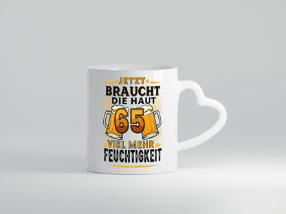 65 braucht die haut mehr Feuchtigkeit | 65. Geburtstag Humor Geschenkidee Tasse