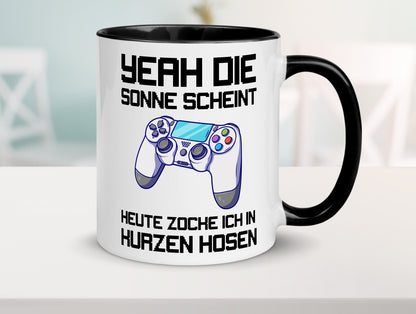 Zocken in kurzen Hosen | Gamer Tasse Statement Humor Geschenkidee