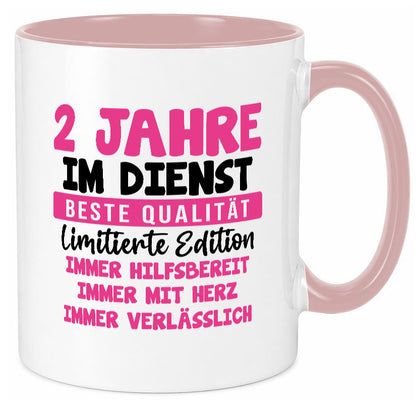 2 Jahre im Dienst | Jubiläum Arbeit v10 lustig Kollegen Büro Geschenk Tasse