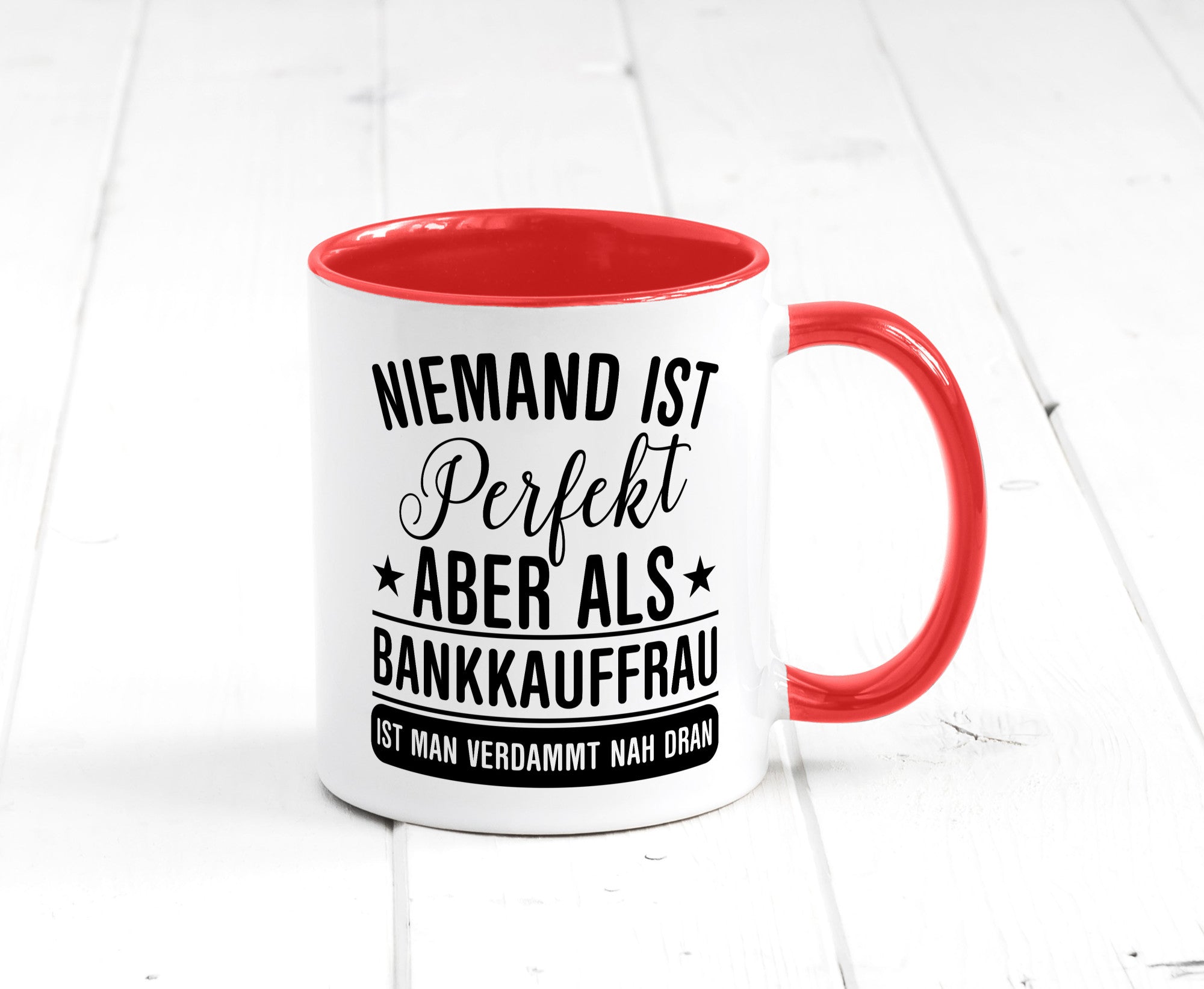 Verdammt nah dran: Bankkauffrau | Kauffrau Bank Kaufleute Geschenkidee Humor