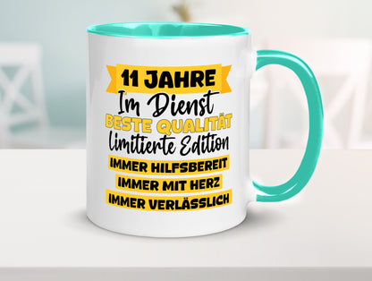 11 Jahre im Dienst | Jubiläum Arbeit v8 Humor Kollegen Büro Geschenkidee Tasse