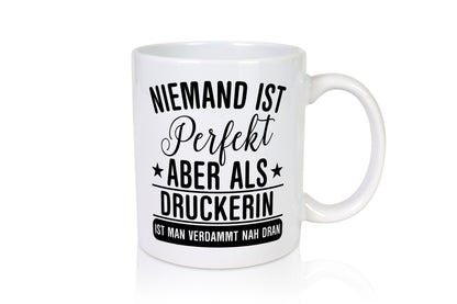 Verdammt nah dran: Druckerin | Druckerei Print Medien lustig Humor Geschenkidee