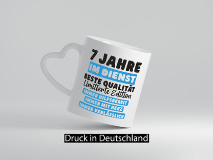 7 Jahre im Dienst | Jubiläum Arbeit v6 lustig Kollegen Büro Geschenk Tasse