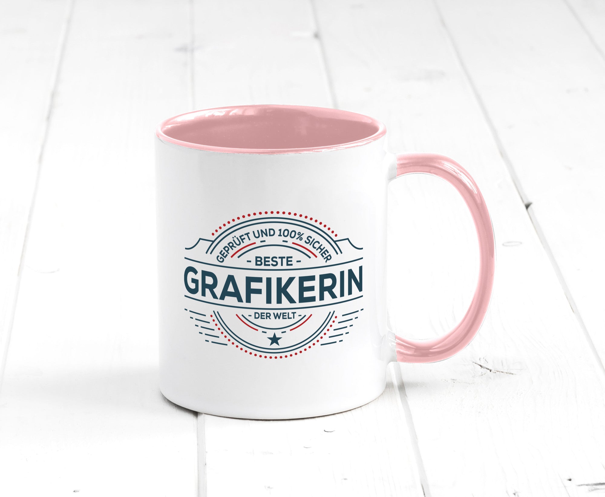 Geprüft und sicher: Grafikerin | Grafik Design Humor Geschenkidee Tasse