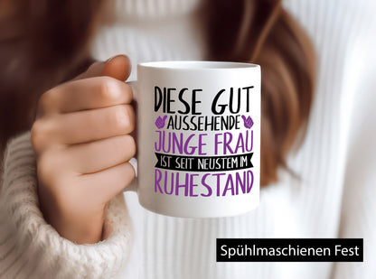 Junge Frau im Ruhestand | Rente gutaussehend Humor Jubiläum Geschenkidee Tasse