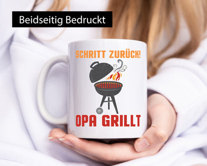 Schritt zurück, Opa grillt | Grill Flamme Geschenk Familie Geschenkidee