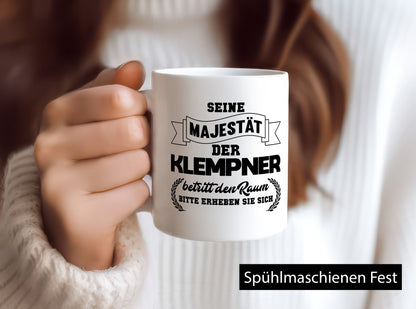Der Klempner betritt den raum | Geschenk Humor Geschenkidee lustiger Spruch