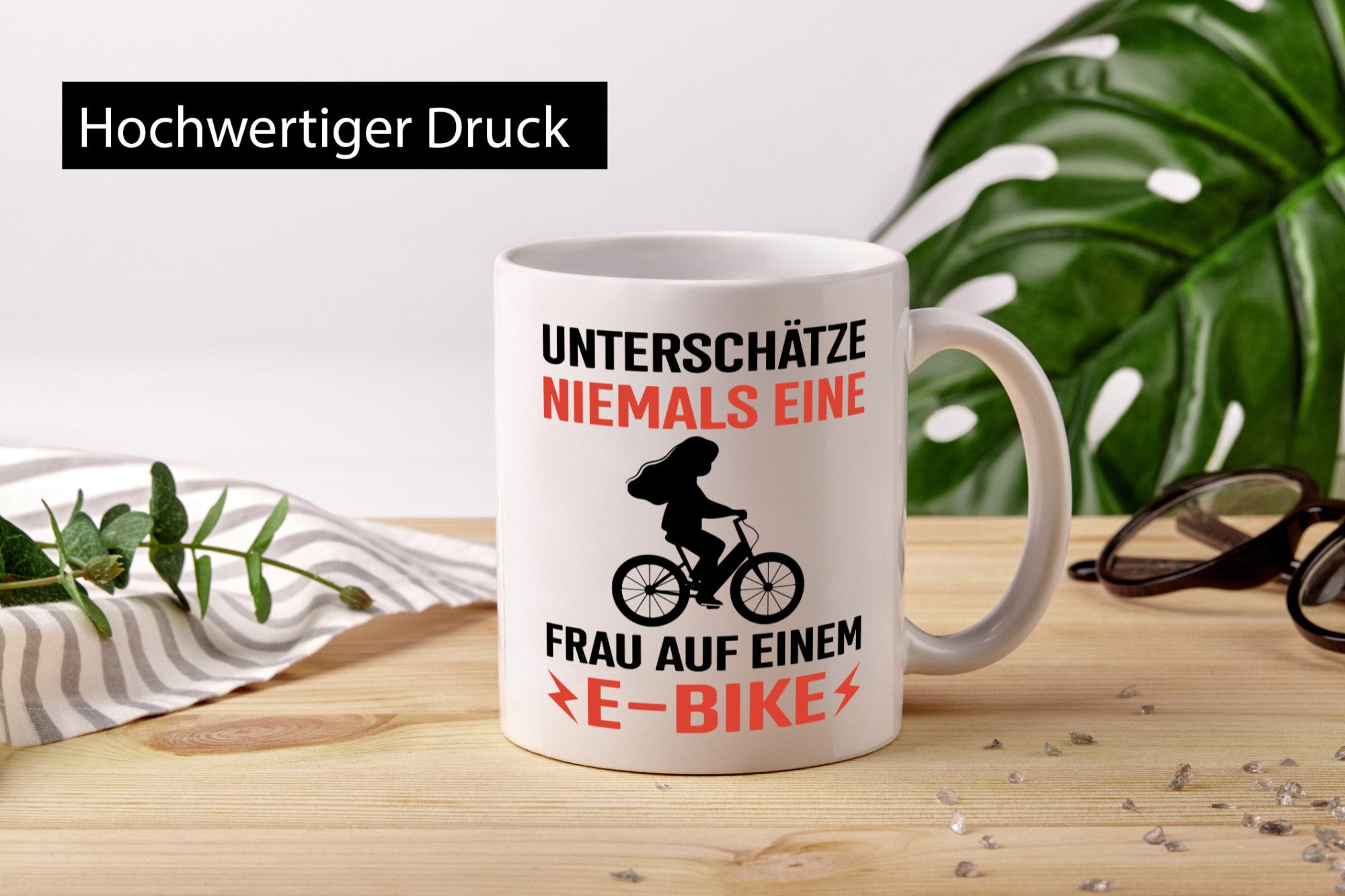 Alte Frau auf dem E-Bike | Fahradfahren Geschenk Humor Geschenkidee lustiger