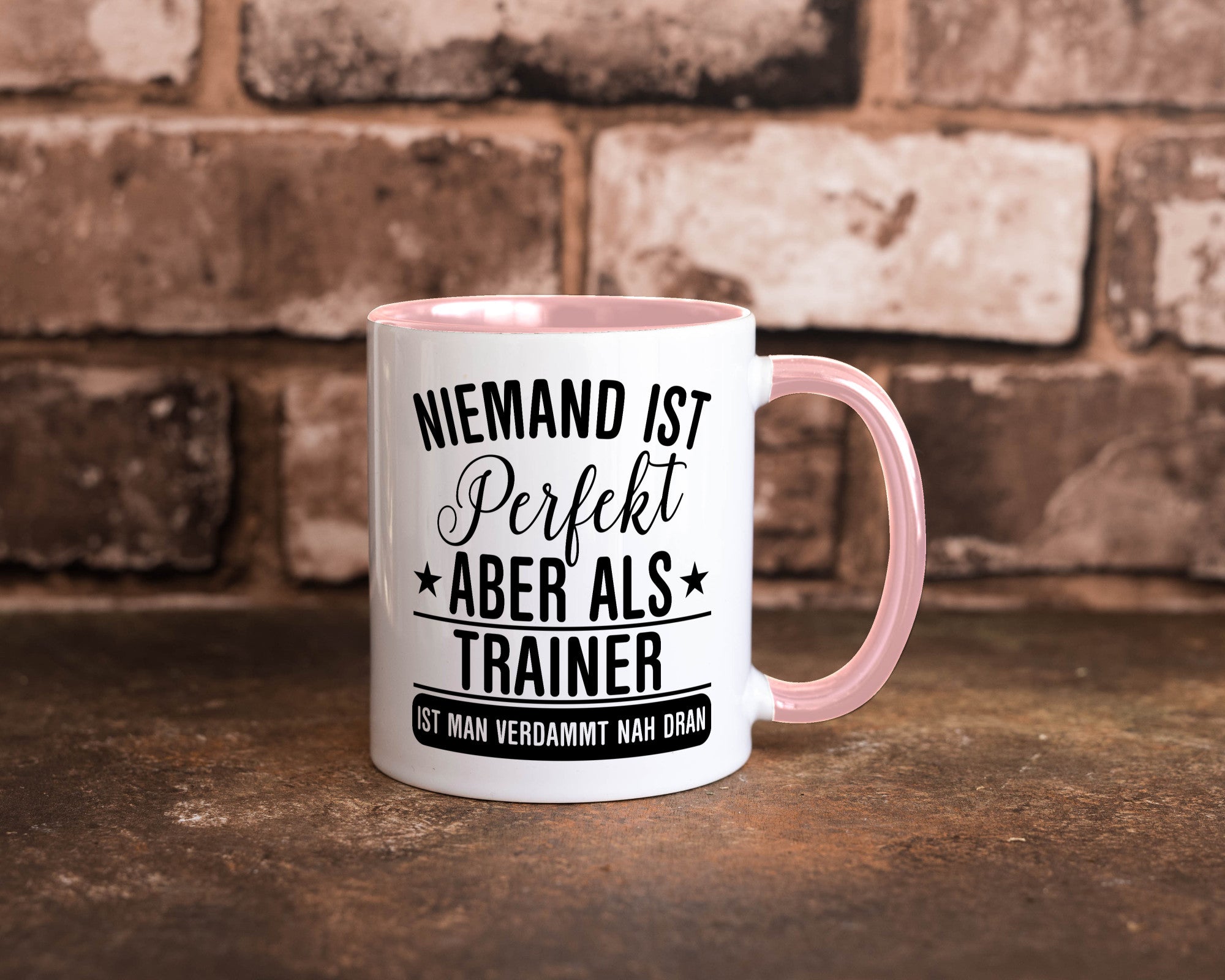 Verdammt nah dran: Trainer | Verein Sport Humor Geschenkidee Tasse