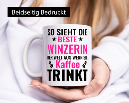 Kaffee trinkt: Winzerin | Weinbauer Wein lustig Humor Geschenkidee Geschenk