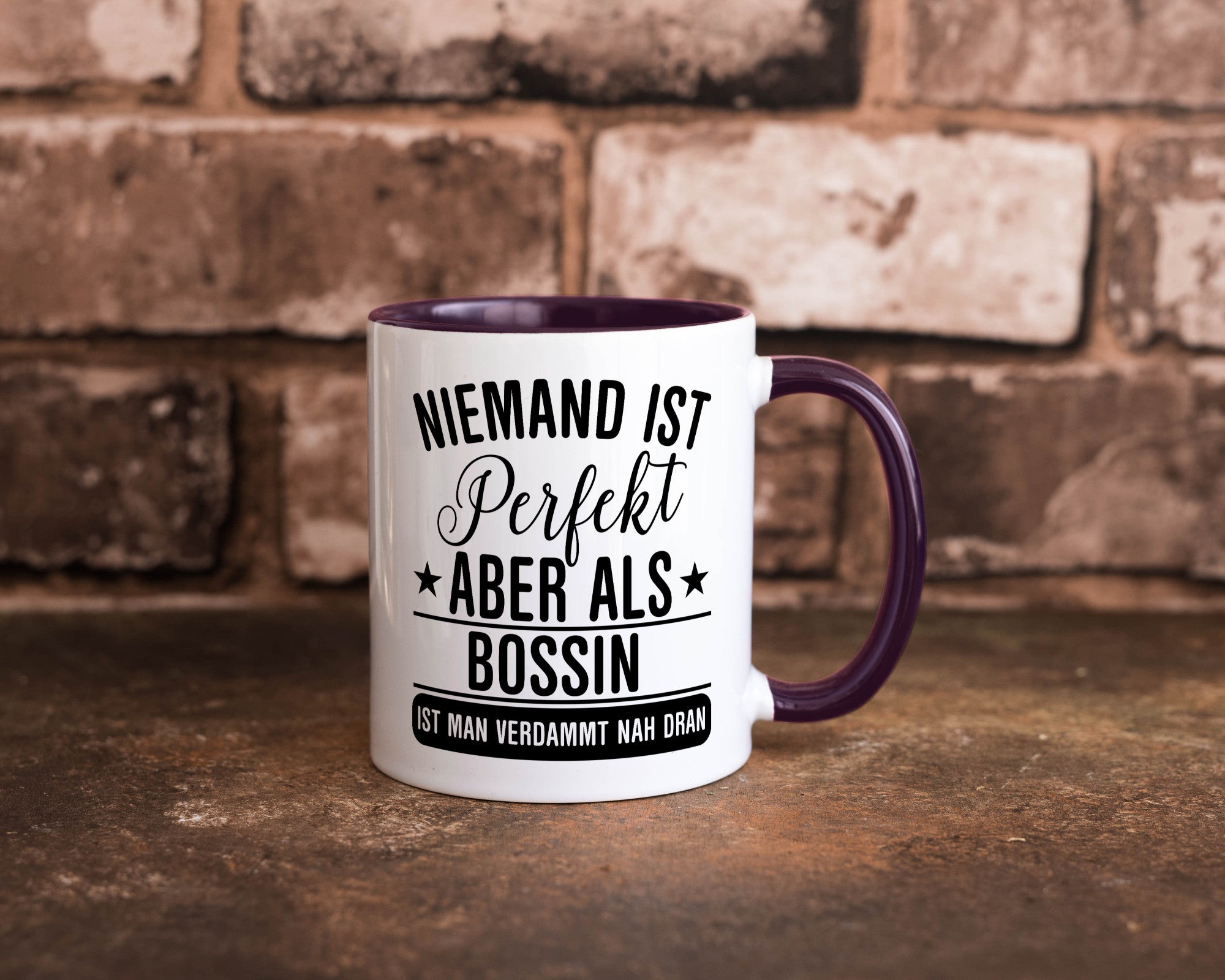 Verdammt nah dran: Bossin | Führungskraft Vorgesetzte Humor Geschenkidee Tasse